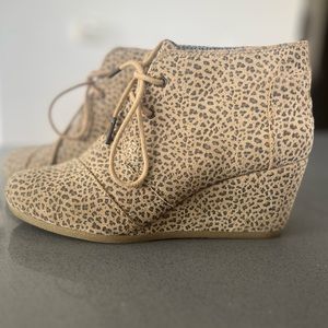 Tom’s Desert Wedge Suede Ankle Boot